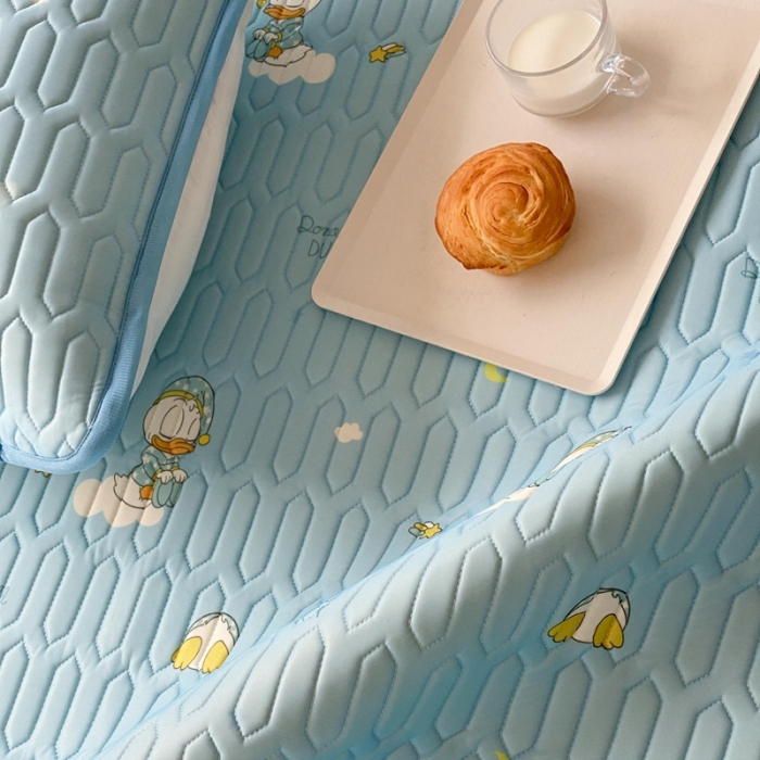 91家纺网 家纺一手货源 找家纺 朗莎家纺 2022新款可机洗凉感丝卡通乳胶凉席 唐老鸭