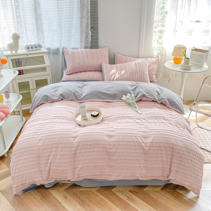 91家纺网 家纺一手货源 找家纺 古吉梦 2022新款剪花简约条系列四件套浅豆沙+浅灰