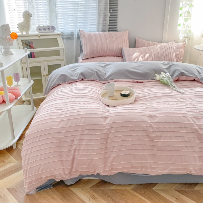 91家纺网 家纺一手货源 找家纺 古吉梦 2022新款剪花简约条系列四件套浅豆沙+浅灰