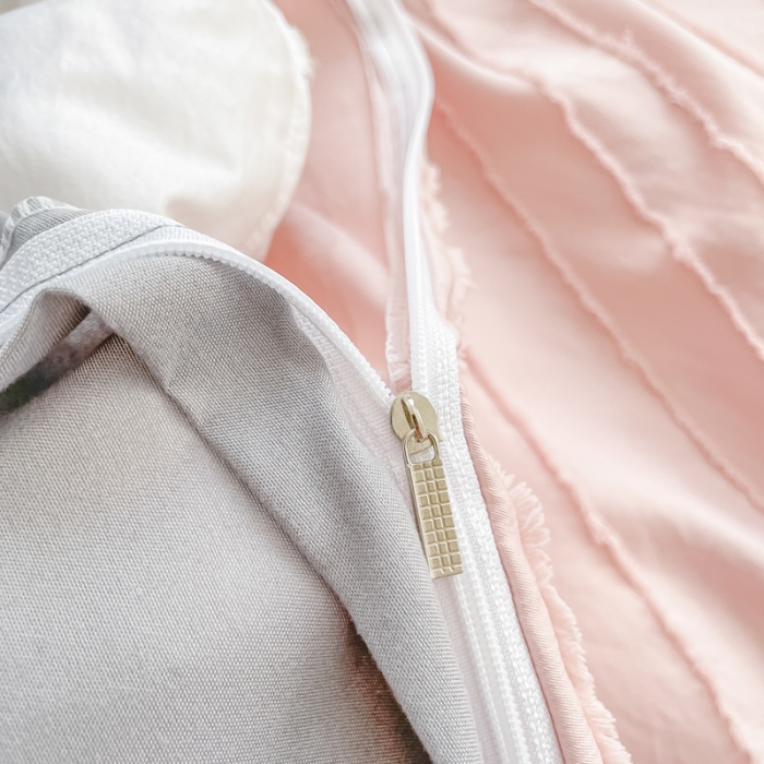 91家纺网 家纺一手货源 找家纺 古吉梦 2022新款剪花简约条系列四件套浅豆沙+浅灰