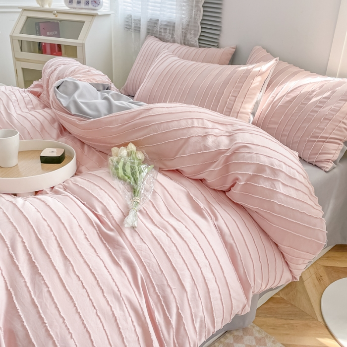 91家纺网 家纺一手货源 找家纺 古吉梦 2022新款剪花简约条系列四件套浅豆沙+浅灰