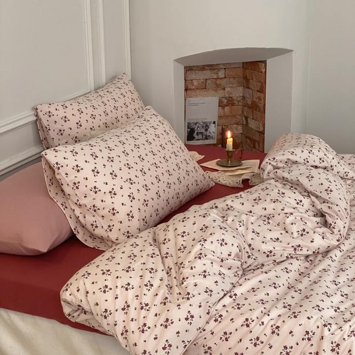 91家纺网 家纺一手货源 找家纺 蘭菲家纺 2023新款针织棉碎花系列四件套 酒红探戈