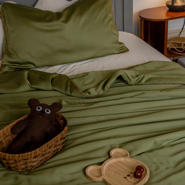 91家纺网 家纺一手货源 找家纺 汇庭 2022新款单人绣花天丝夏被子被芯 卡卡车