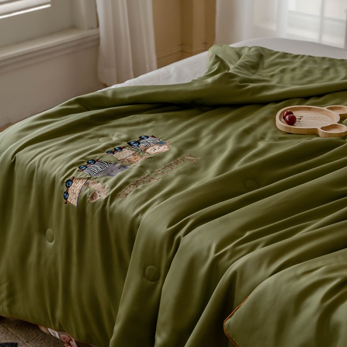 91家纺网 家纺一手货源 找家纺 汇庭 2022新款单人绣花天丝夏被子被芯 卡卡车