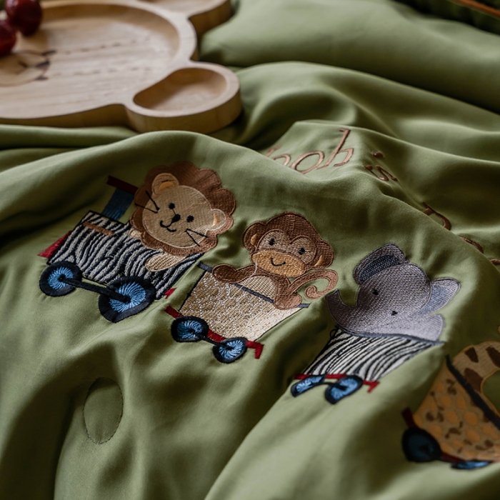 91家纺网 家纺一手货源 找家纺 汇庭 2022新款单人绣花天丝夏被子被芯 卡卡车