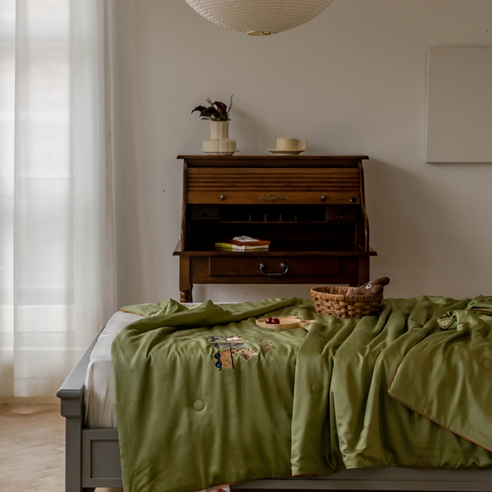 91家纺网 家纺一手货源 找家纺 汇庭 2022新款单人绣花天丝夏被子被芯 卡卡车