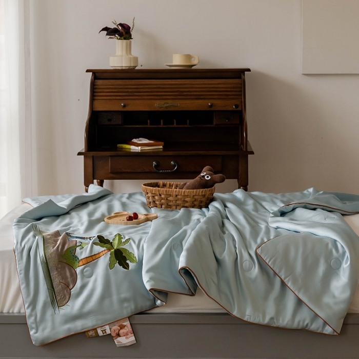 91家纺网 家纺一手货源 找家纺 汇庭 2022新款单人绣花天丝夏被子被芯 恐龙蓝