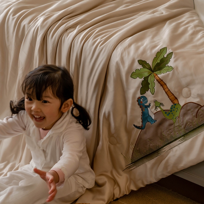 91家纺网 家纺一手货源 找家纺 汇庭 2022新款单人绣花天丝夏被子被芯 恐龙米