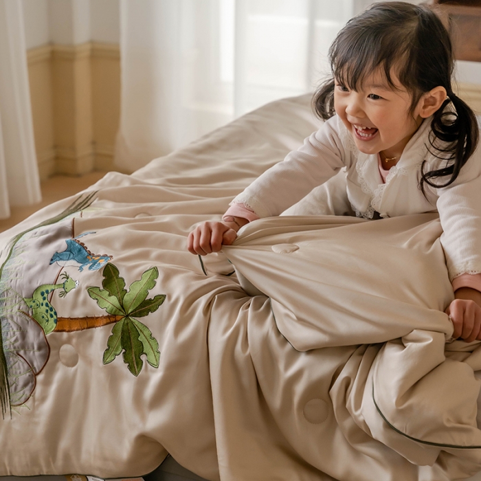 91家纺网 家纺一手货源 找家纺 汇庭 2022新款单人绣花天丝夏被子被芯 恐龙米