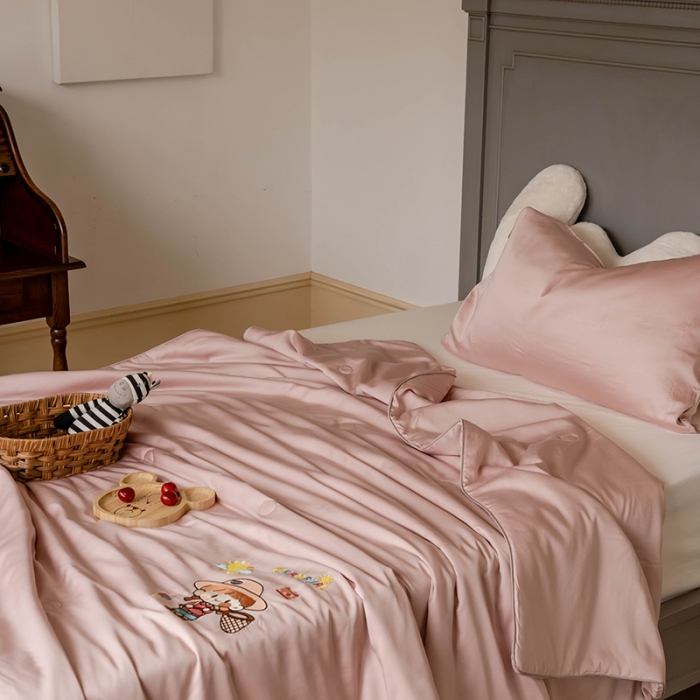 91家纺网 家纺一手货源 找家纺 汇庭 2022新款单人绣花天丝夏被子被芯 小女孩