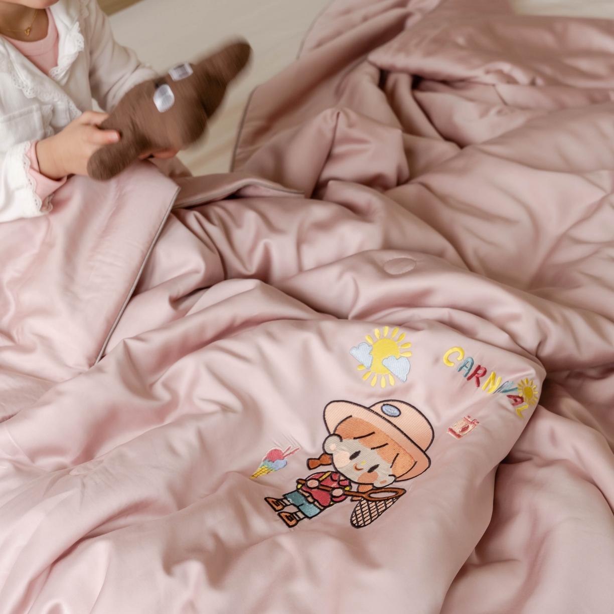 91家纺网 家纺一手货源 找家纺 汇庭 2022新款单人绣花天丝夏被子被芯 小女孩