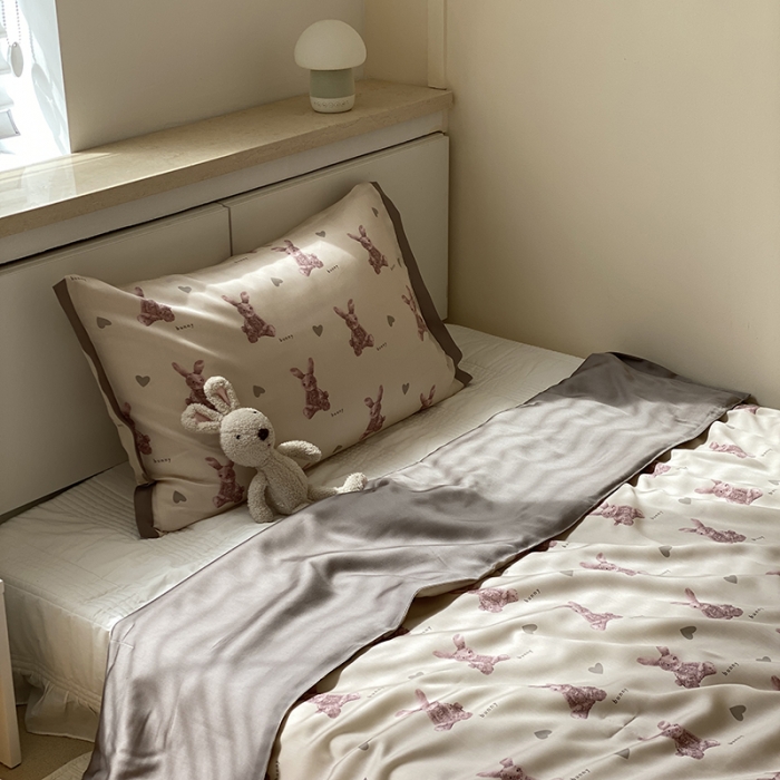 91家纺网 家纺一手货源 找家纺 汇庭 2022新款单人天丝卡通印花夏被子被芯 比得兔