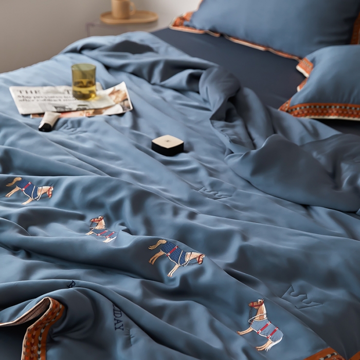 91家纺网 家纺一手货源 找家纺 汇庭 2022新款奥地利60天丝数码花边夏被-马德里 马德里蓝色