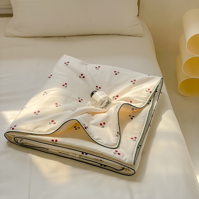 91家纺网 家纺一手货源 找家纺 汇庭 2022新款A类儿童印花大豆夏被 小樱桃