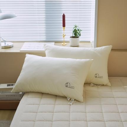 91家纺网 家纺一手货源 找家纺 巴宝路 2025新款A类原棉枕 基础酒店枕