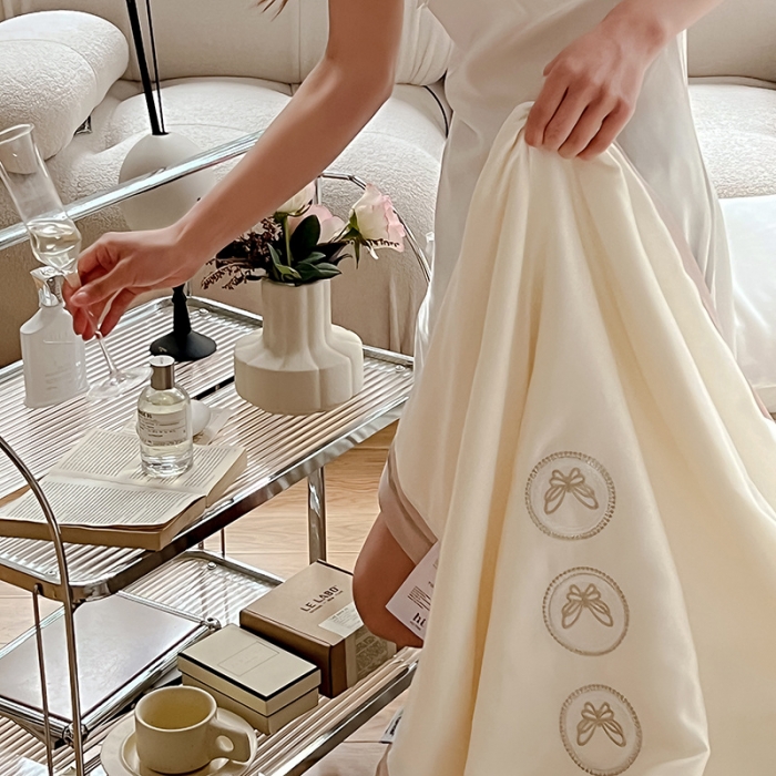 91家纺网 家纺一手货源 找家纺 汇庭 2022新款雅思兰夏凉被被子被芯 奶白色