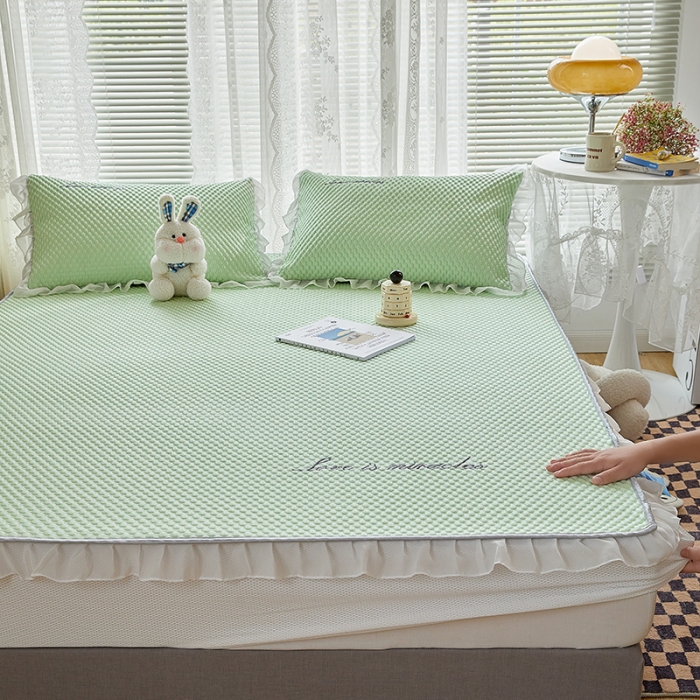 91家纺网 家纺一手货源 找家纺 （总）金丝鸟 2022新款花边床笠款冰豆豆凉席