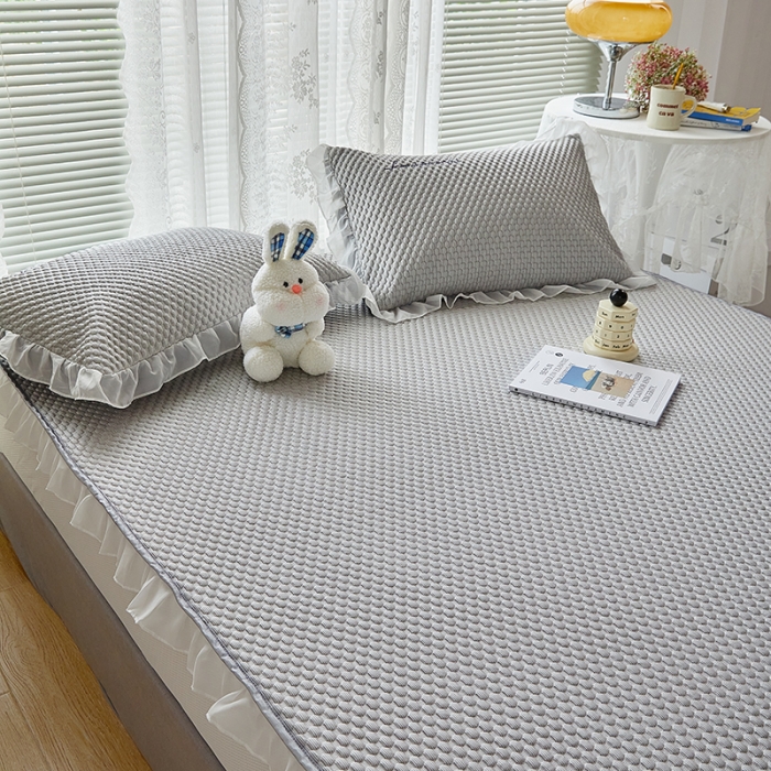 91家纺网 家纺一手货源 找家纺 金丝鸟 2022新款花边床笠款冰豆豆凉席 花边款浅灰色