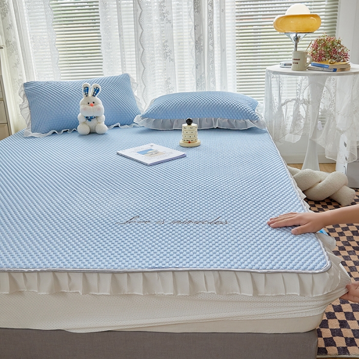 91家纺网 家纺一手货源 找家纺 金丝鸟 2022新款花边床笠款冰豆豆凉席 花边款天青蓝