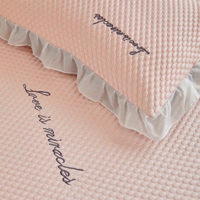 91家纺网 家纺一手货源 找家纺 金丝鸟 2022新款花边床笠款冰豆豆凉席 花边款少女粉