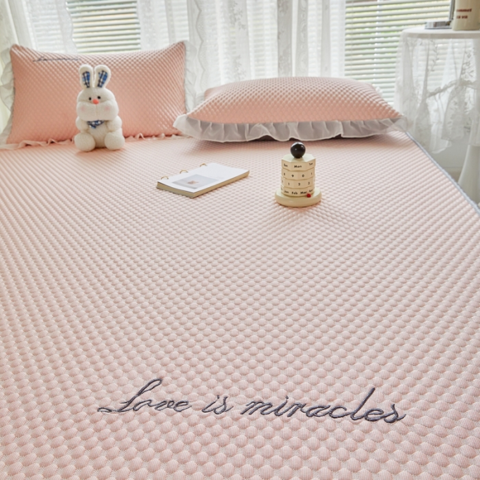 91家纺网 家纺一手货源 找家纺 金丝鸟 2022新款花边床笠款冰豆豆凉席 花边款少女粉