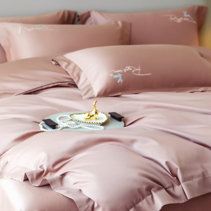 91家纺网 家纺一手货源 找家纺 芊寻家居 2024新款全棉长绒棉四件套 一鹿有你-玫瑰棕