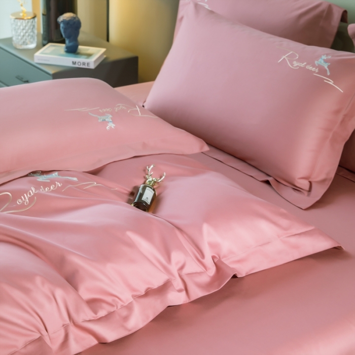 91家纺网 家纺一手货源 找家纺 芊寻家居 2024新款全棉长绒棉四件套 一鹿有你-肉桂粉