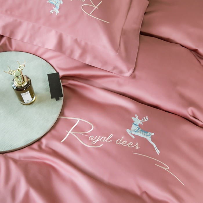 91家纺网 家纺一手货源 找家纺 芊寻家居 2024新款全棉长绒棉四件套 一鹿有你-肉桂粉