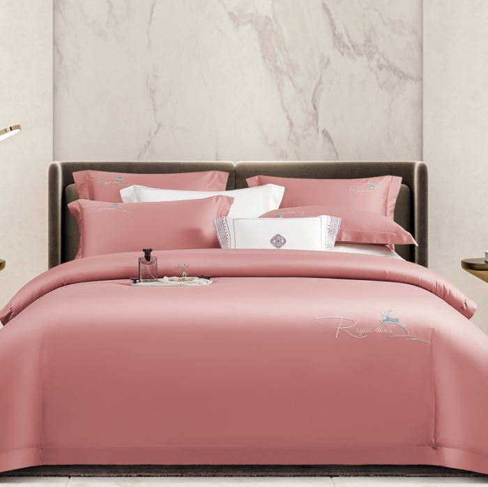 91家纺网 家纺一手货源 找家纺 芊寻家居 2024新款全棉长绒棉四件套 一鹿有你-肉桂粉