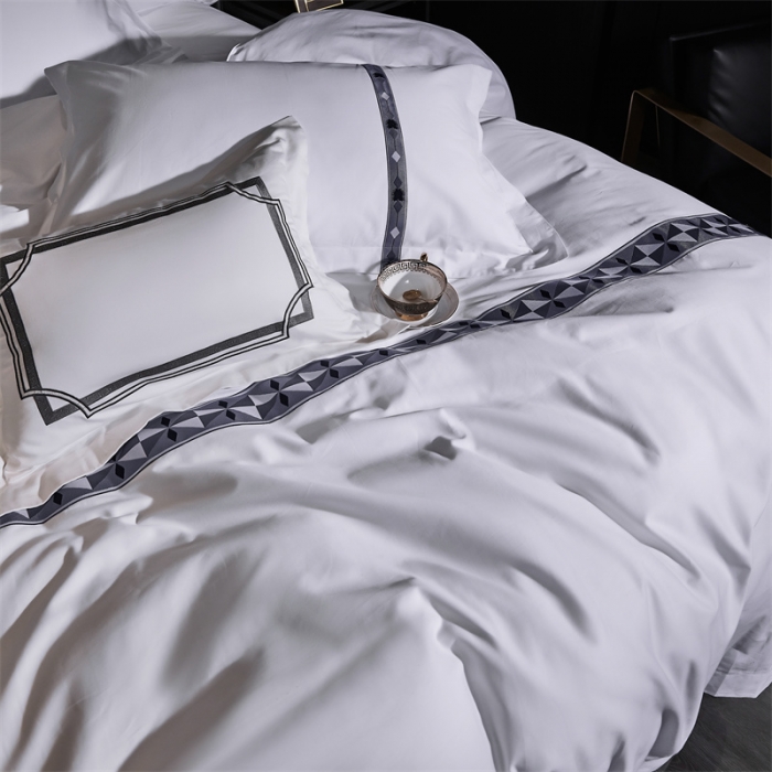 91家纺网 家纺一手货源 找家纺 总 罗菲尼白色全棉宽条60s贡缎喷气四件套酒店四件套宾馆用品酒店四件套宾馆四件套