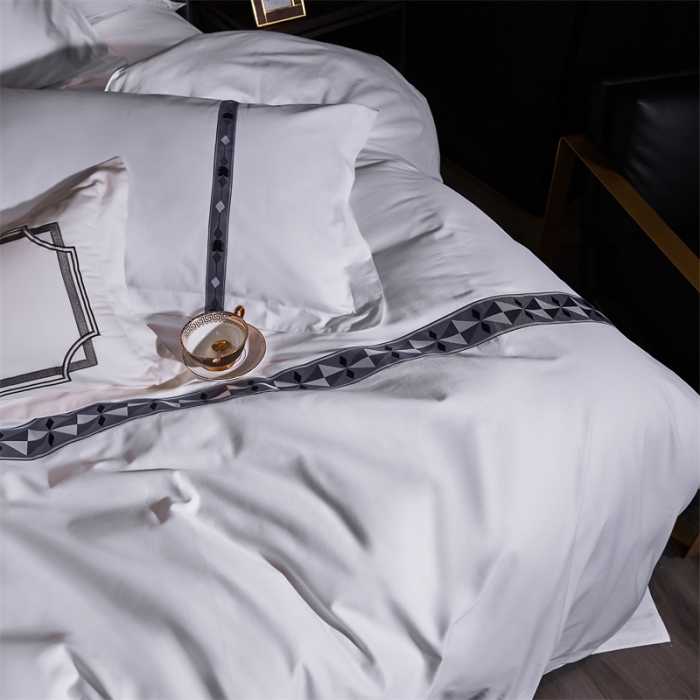 91家纺网 家纺一手货源 找家纺 罗菲尼 白色宽条全棉宽条60s贡缎喷气四件套酒店宾馆用品 起航