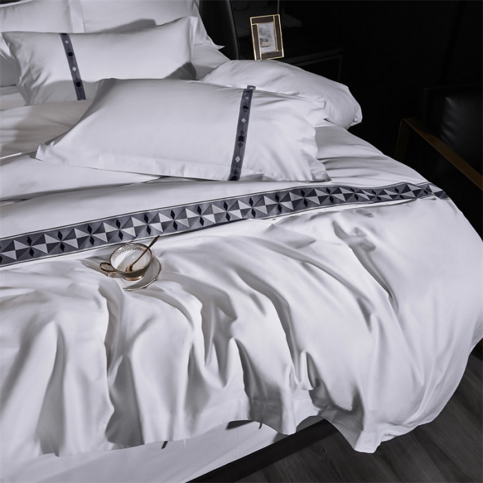 91家纺网 家纺一手货源 找家纺 罗菲尼 白色宽条全棉宽条60s贡缎喷气四件套酒店宾馆用品 起航