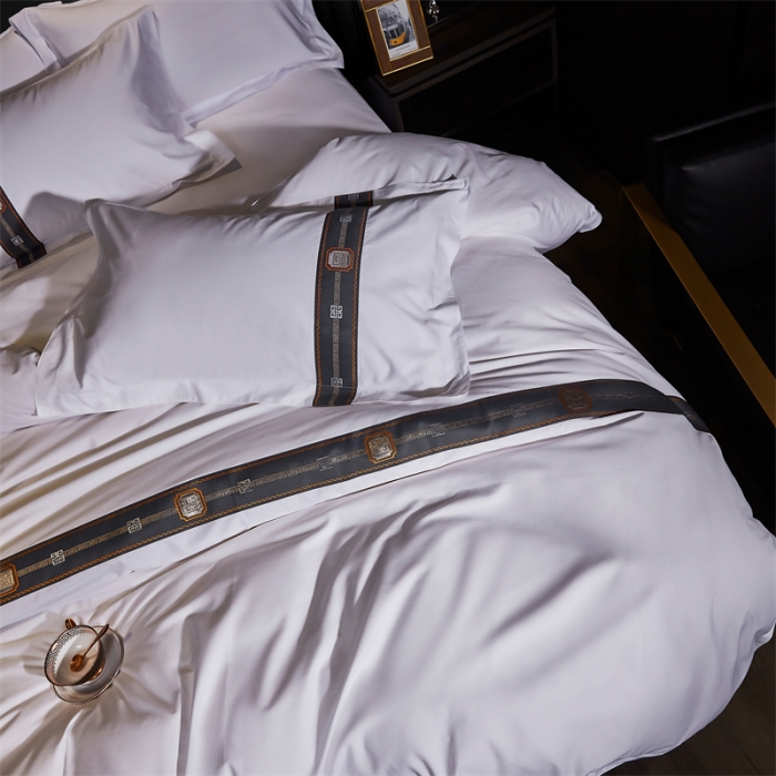 91家纺网 家纺一手货源 找家纺 罗菲尼 白色宽条全棉宽条60s贡缎喷气四件套酒店宾馆用品 探望