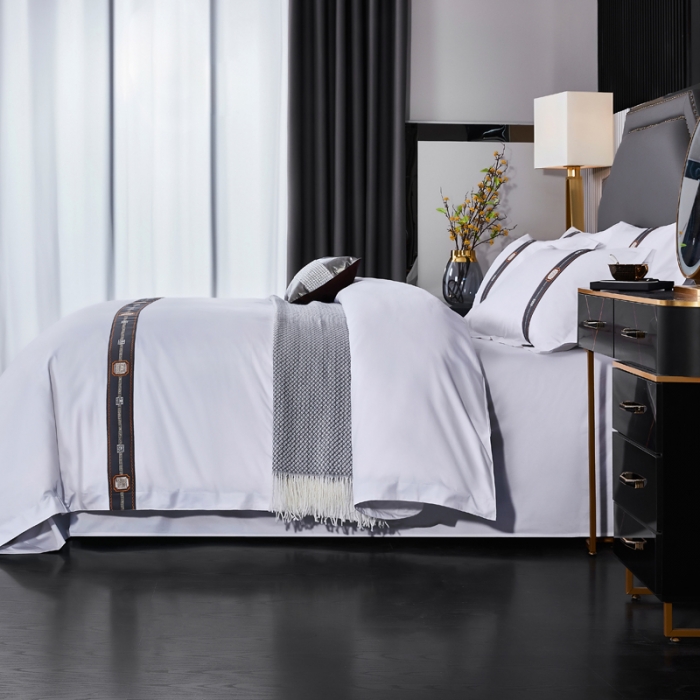 91家纺网 家纺一手货源 找家纺 罗菲尼 白色宽条全棉宽条60s贡缎喷气四件套酒店宾馆用品 探望