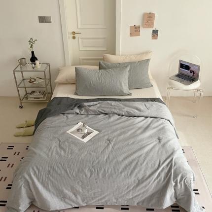 91家纺网 家纺一手货源 找家纺 梦享生活家居 2022新款水洗棉细条纹夏被 极-致灰细条