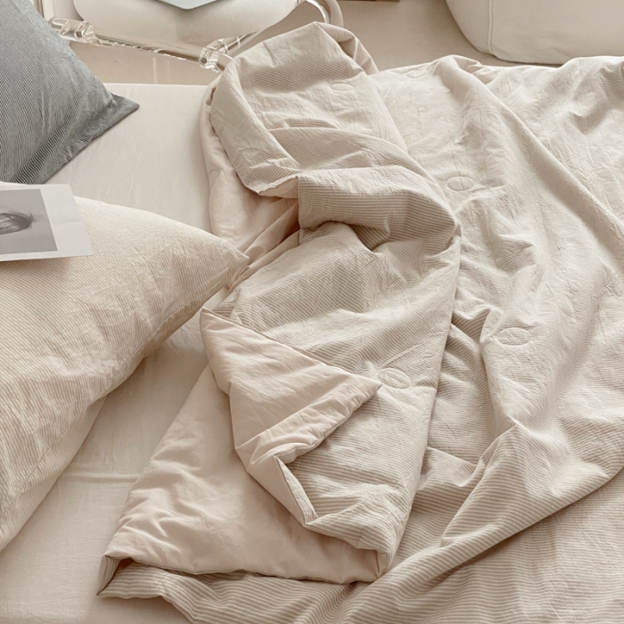 91家纺网 家纺一手货源 找家纺 梦享生活家居 2022新款水洗棉细条纹夏被 极-致米细条