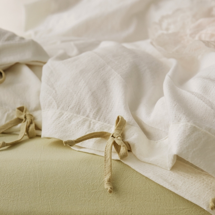 91家纺网 家纺一手货源 找家纺 安莱生活 2022新款春夏双股细支泡泡纱绑带款四件套 泡泡纱白