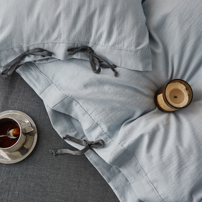 91家纺网 家纺一手货源 找家纺 安莱生活 2022新款春夏双股细支泡泡纱绑带款四件套 泡泡纱蓝