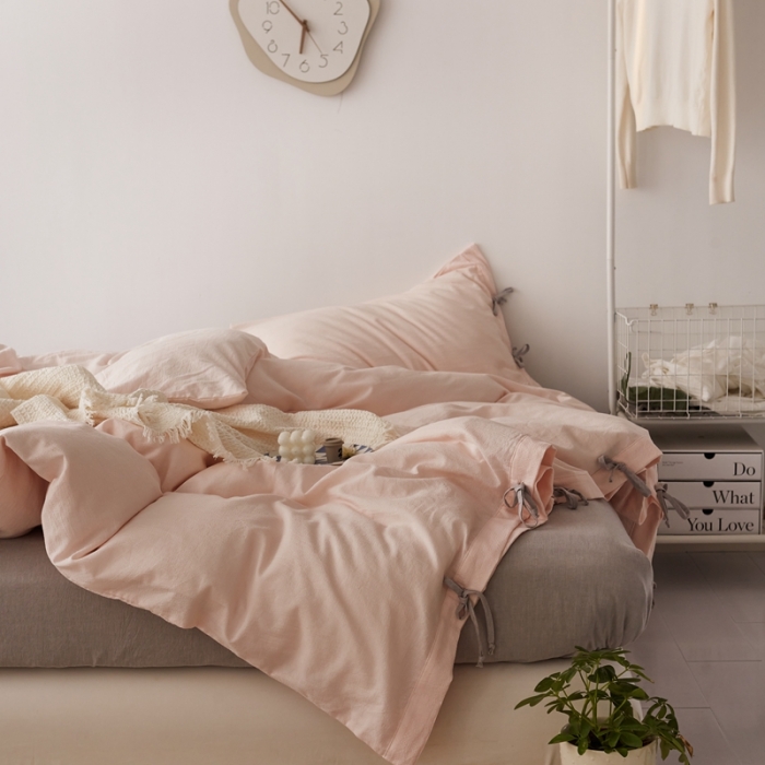 91家纺网 家纺一手货源 找家纺 安莱生活 2022新款春夏双股细支泡泡纱绑带款四件套 泡泡纱粉