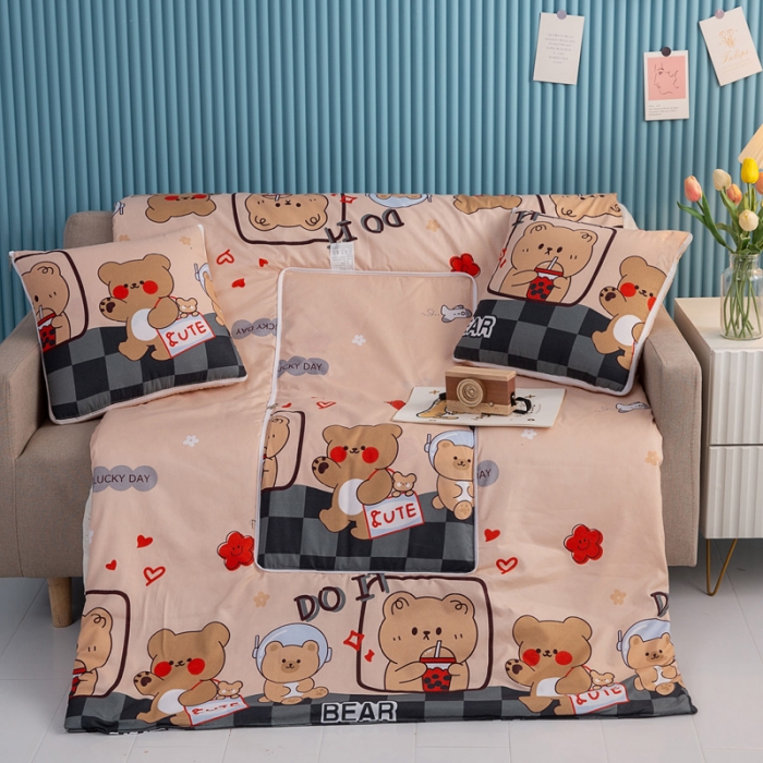 91家纺网 家纺一手货源 找家纺 枕芯真意 2023新款精疏棉抱枕被茶杯熊