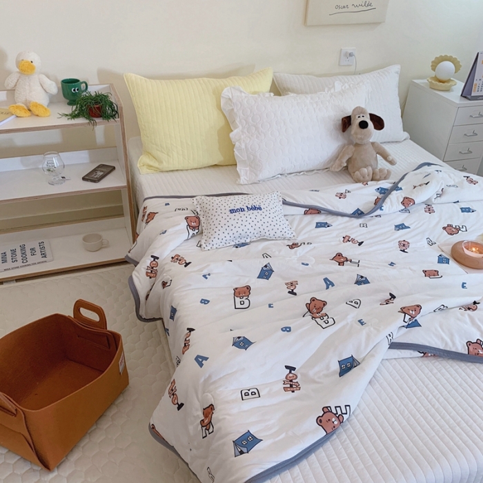 91家纺网 家纺一手货源 找家纺 慕尚 2025新款针织棉印花夏凉被空调被 字母熊