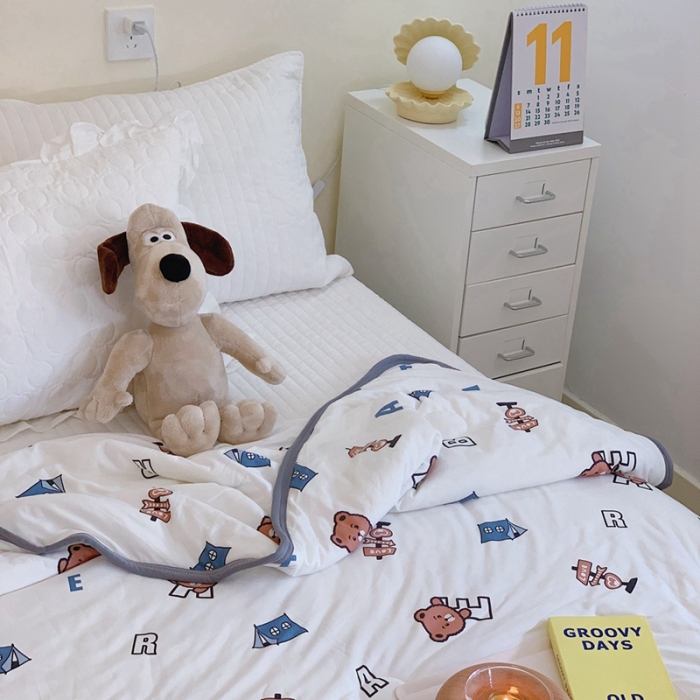 91家纺网 家纺一手货源 找家纺 慕尚 2025新款针织棉印花夏凉被空调被 字母熊