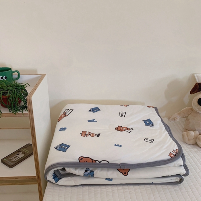 91家纺网 家纺一手货源 找家纺 慕尚 2025新款针织棉印花夏凉被空调被 字母熊