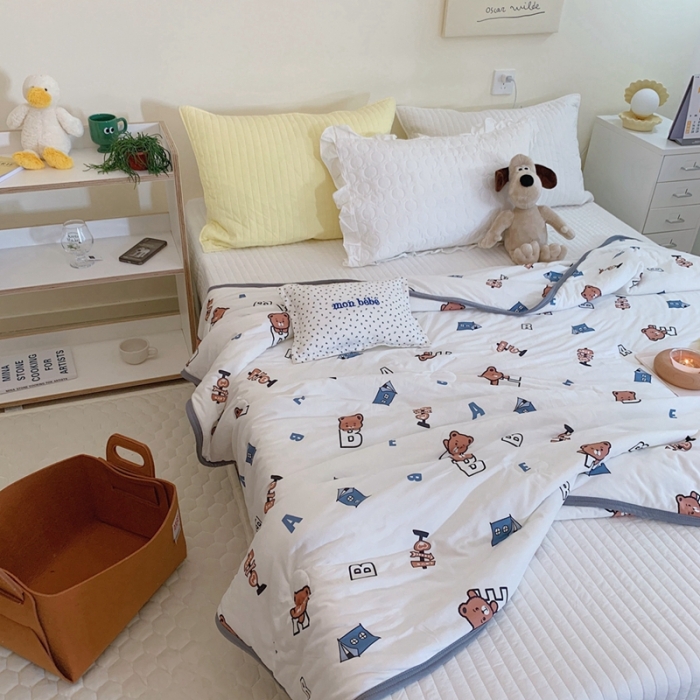 91家纺网 家纺一手货源 找家纺 慕尚 2025新款针织棉印花夏凉被空调被 字母熊