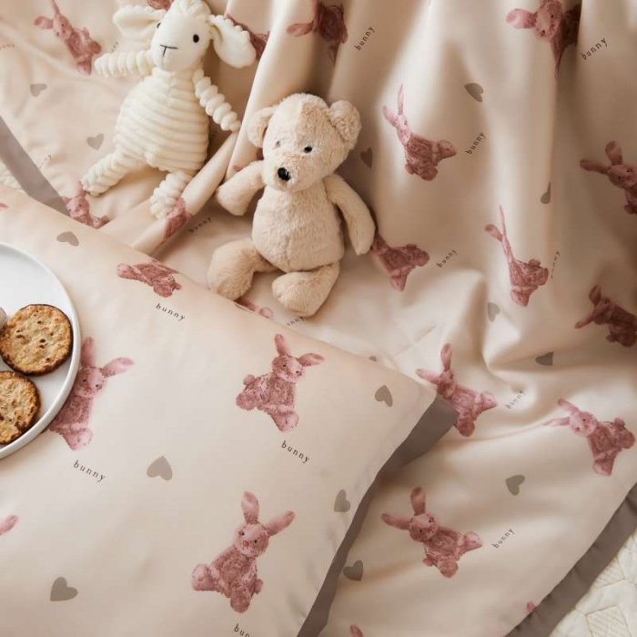 91家纺网 家纺一手货源 找家纺 汇庭 2021新款单人天丝卡通印花夏被 比得兔