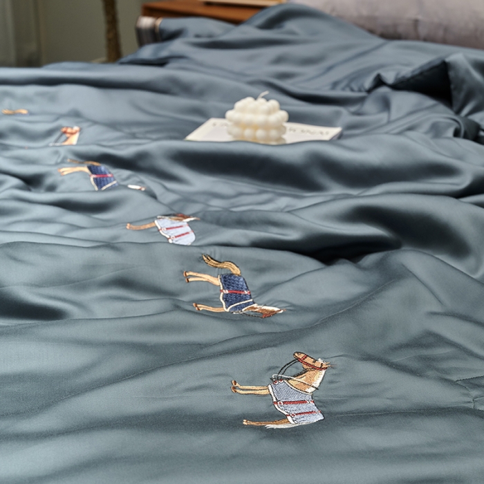 91家纺网 家纺一手货源 找家纺 汇庭 2021新款马德里系列纯色夏被 靛蓝