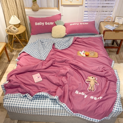 91家纺网 家纺一手货源 找家纺 2022水洗棉刺绣小熊夏被四件套 绣花毛巾绣被子空调被薄被芯