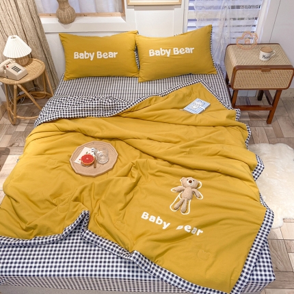 91家纺网 家纺一手货源 找家纺 2022水洗棉刺绣小熊夏被四件套 绣花毛巾绣被子空调被薄被芯