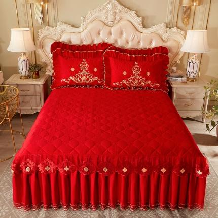 91家纺网 家纺一手货源 找家纺 （总）宜凡 2022新款绣花婚庆全棉夹棉床裙款三件套