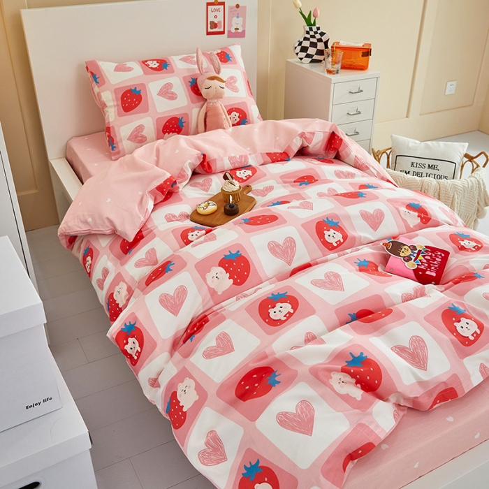 91家纺网 家纺一手货源 找家纺 金丝鸟 2022新款全棉斜纹13370三件套 草莓牛奶